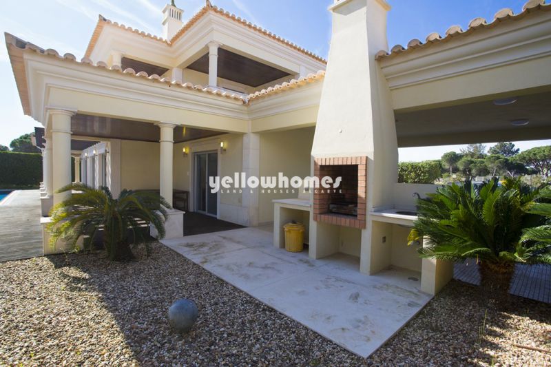 Bright and luxurious Villa in top location close to all amenities Central Algarve
